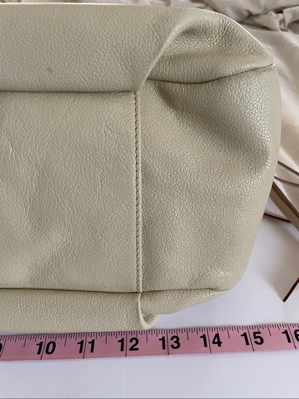 VTG: Dooney & Bourke Luisa Genuine Leather Ivory Shoulder Bag with tags